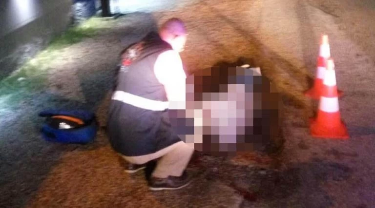Σοκ στη Αρτέμιδα! Άγριος ξυλοδαρμός σε μαγαζί – Σε άσχημη κατάσταση ο τραυματίας